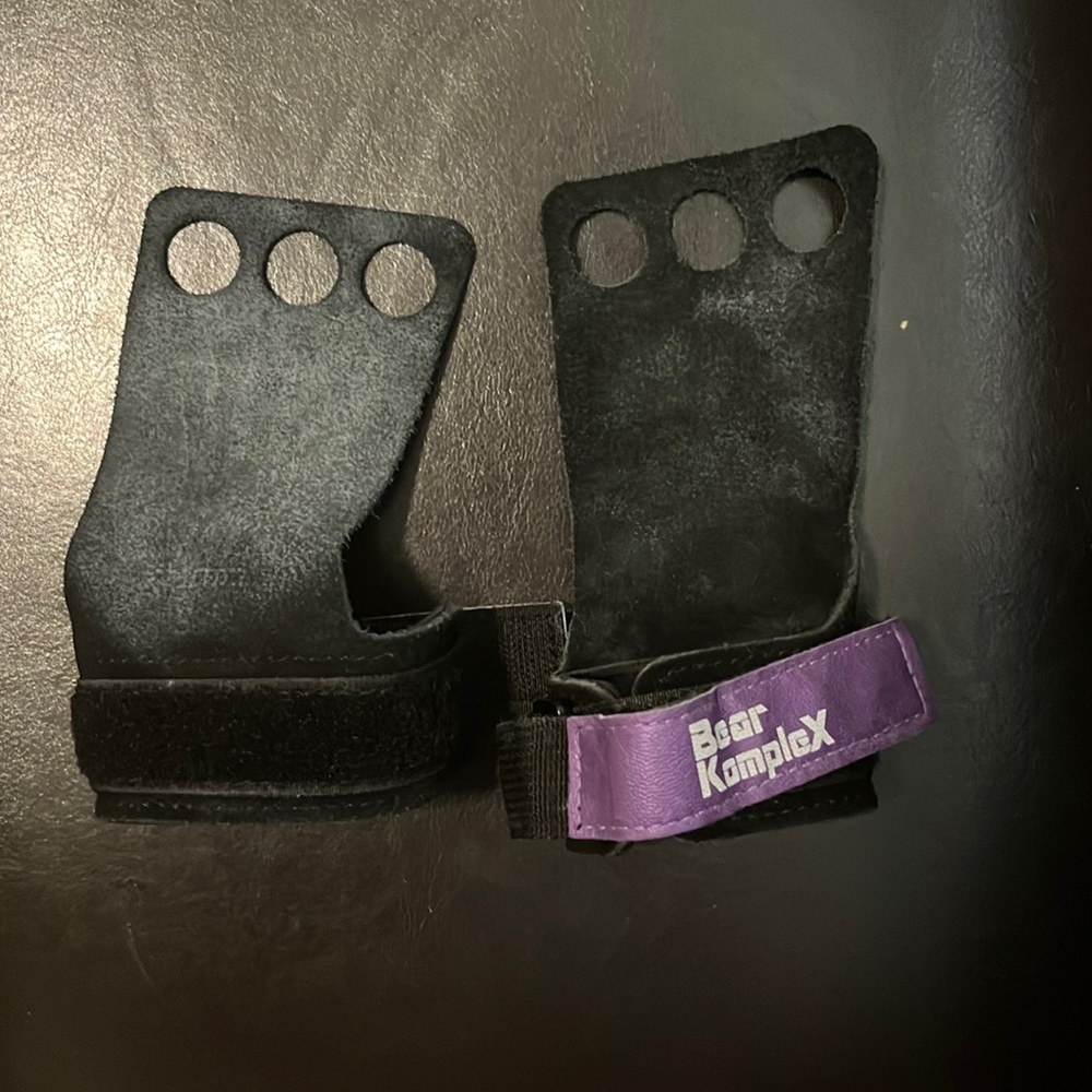 Bear Komplex 3 hole leather grips size small